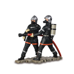Statuette duo Pompiers debout avec lance incendie horizontale